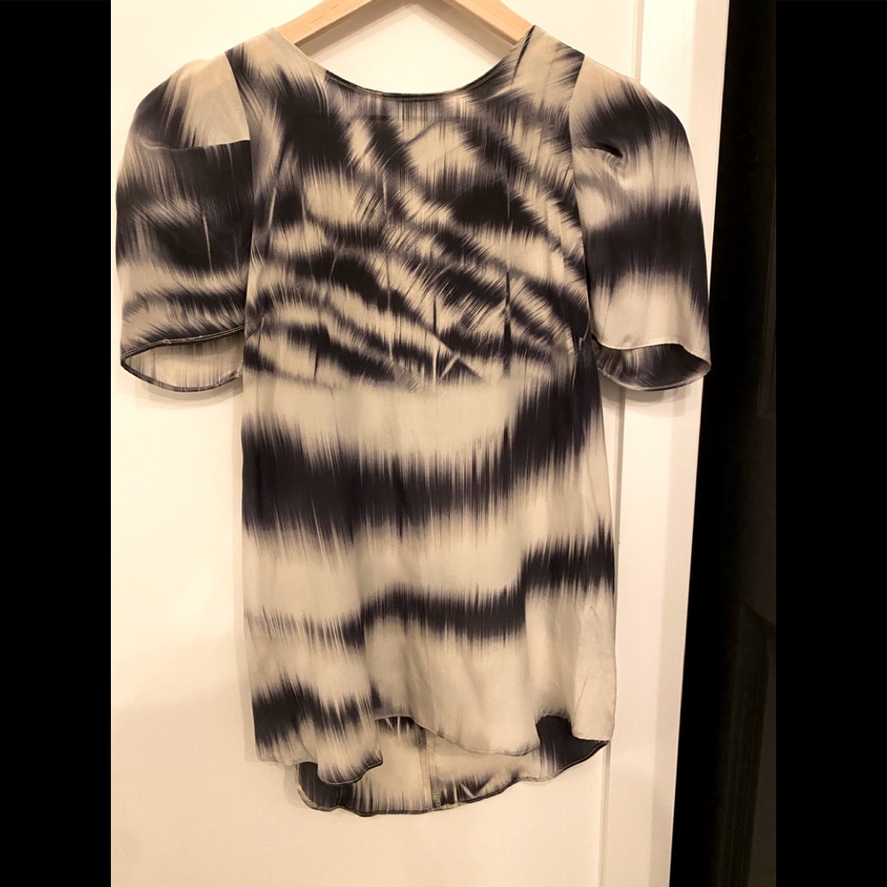 Like New Sandro Silk Short Sleeve Blouse  SZ:1
